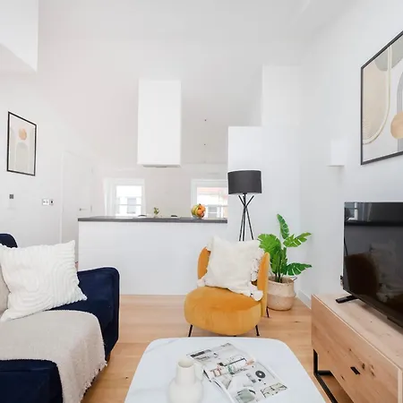 Fitzrovia & Soho - 2Br With Balcony - Cityapartmentstay London Exterior photo