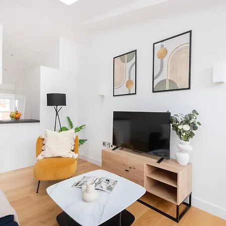 Fitzrovia & Soho - 2Br With Balcony - Cityapartmentstay London Exterior photo
