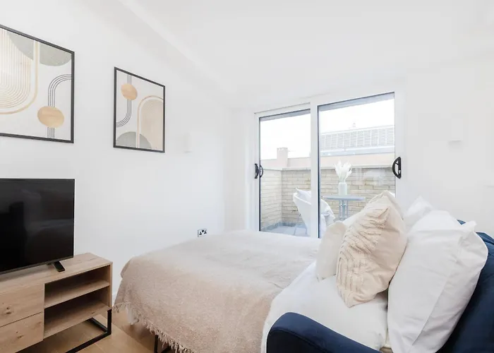 Fitzrovia & Soho - 2Br With Balcony - Cityapartmentstay