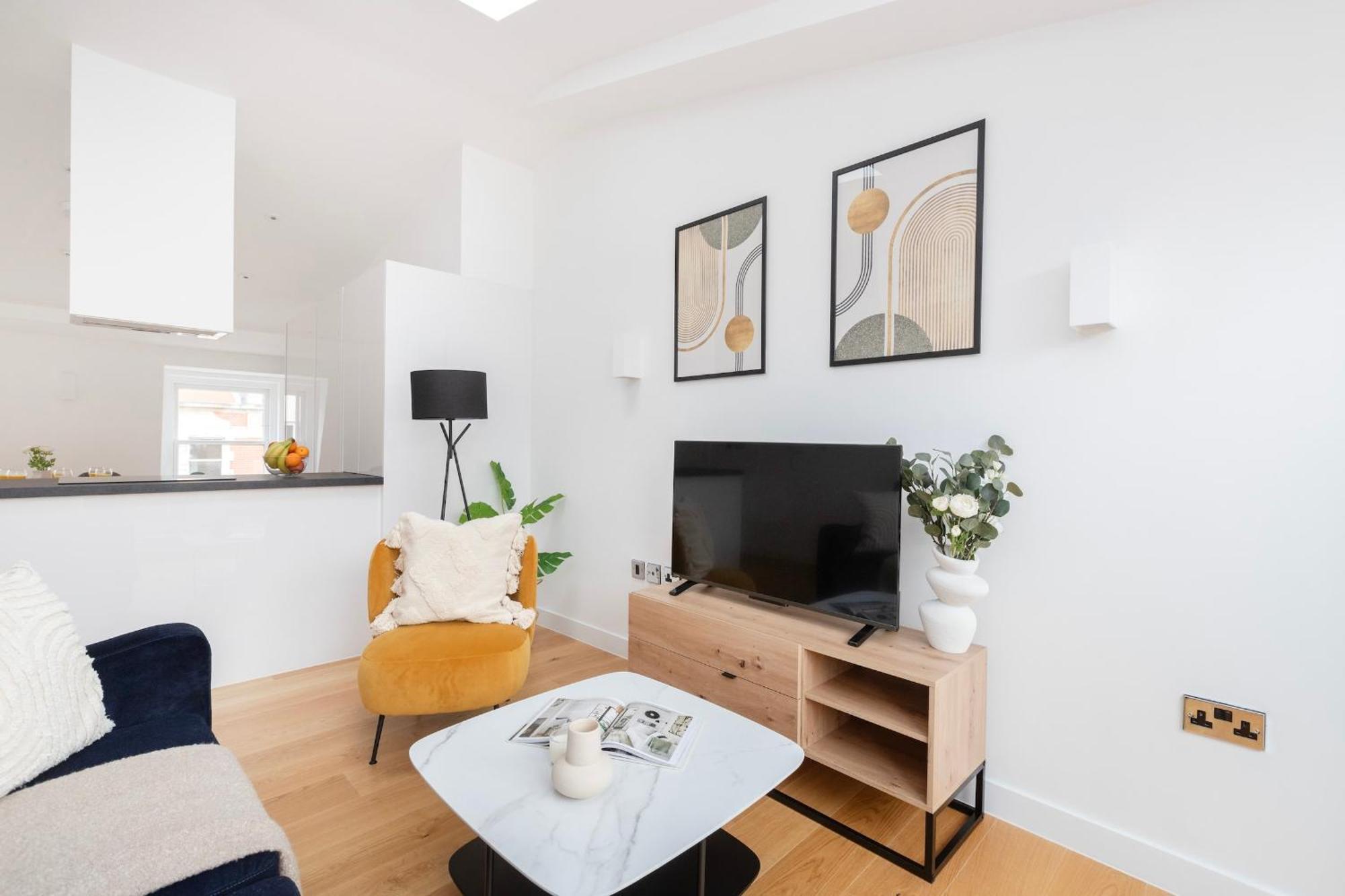 Fitzrovia & Soho - 2br With Balcony - Cityapartmentstay