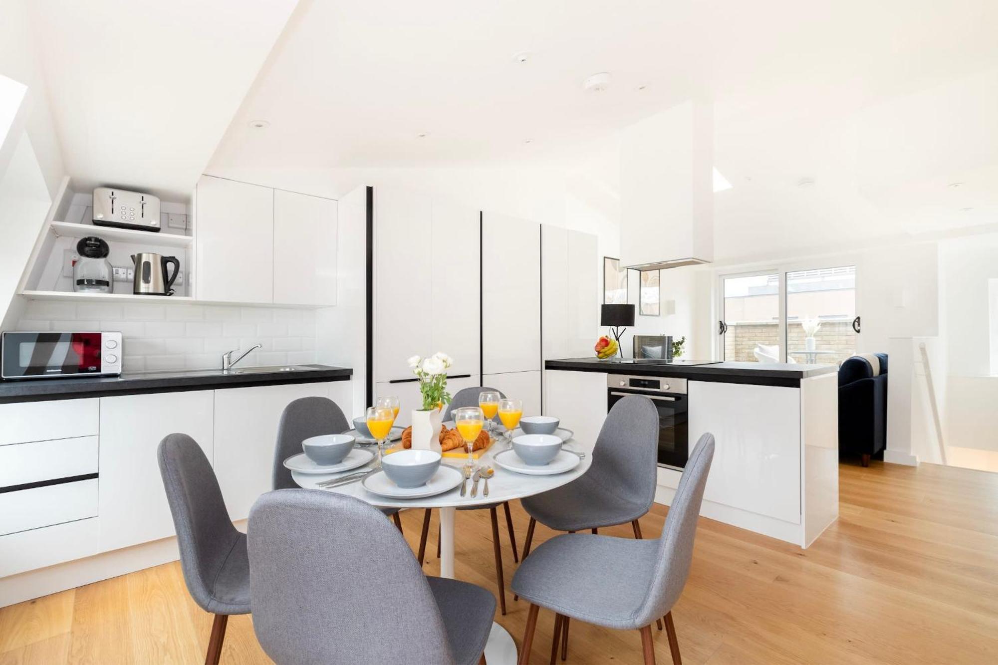 Fitzrovia & Soho - 2br With Balcony - Cityapartmentstay Apartamento Londres
